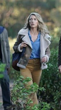 Natalie Zea NBC TV Thriller Drama Show La Brea 2021 Eve Harris Shearling Brown Leather Jacket